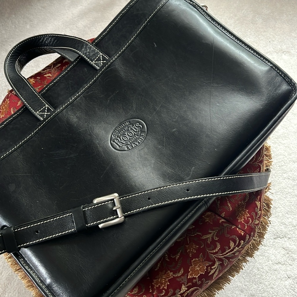 Roots Black Leather Briefcase ๐ฆ - Picture 4 of 16